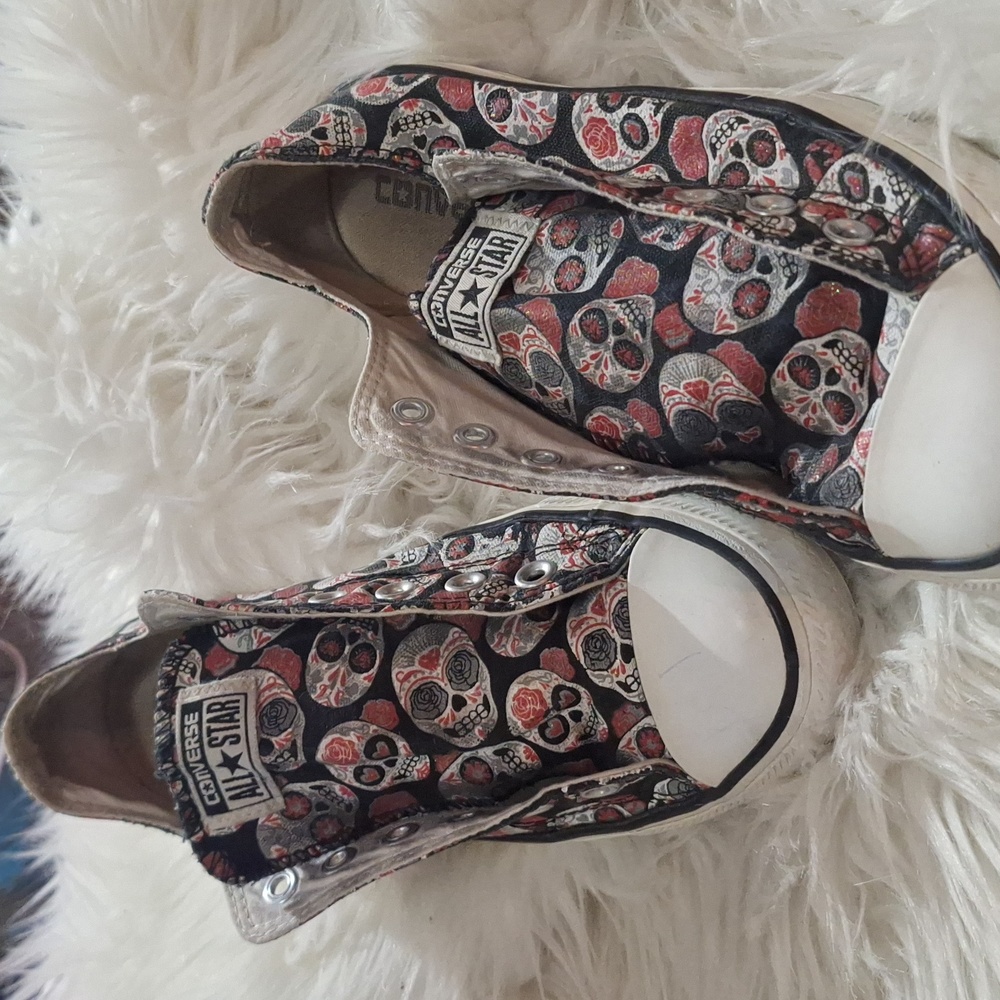 Converse skulls